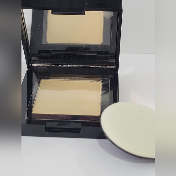 BOBBI BROWN Sheer Pressed Powder *PALE YELLOW* / .16 oz / New in box - Picture 3 of 6